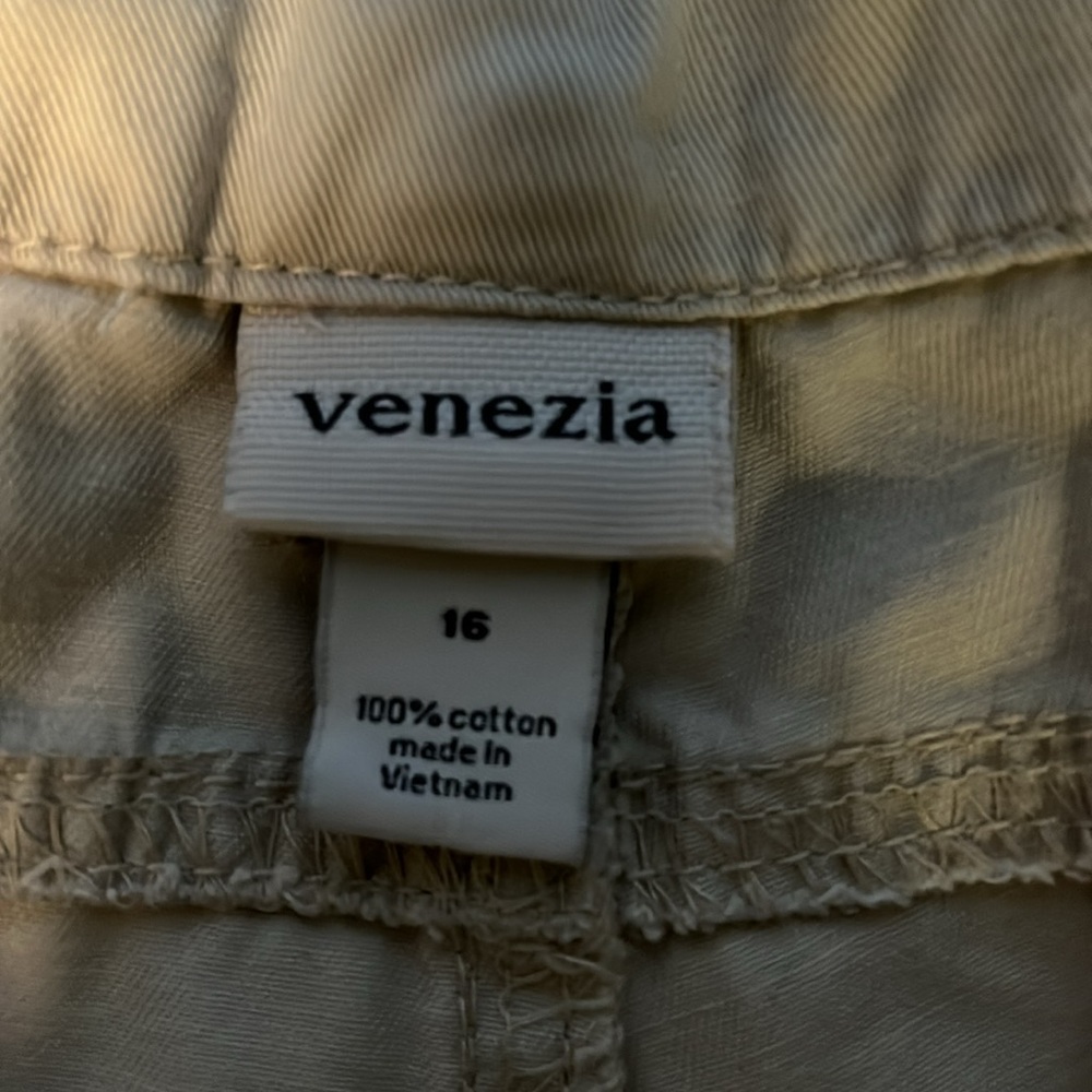 Shorts - Picture 2 of 3
